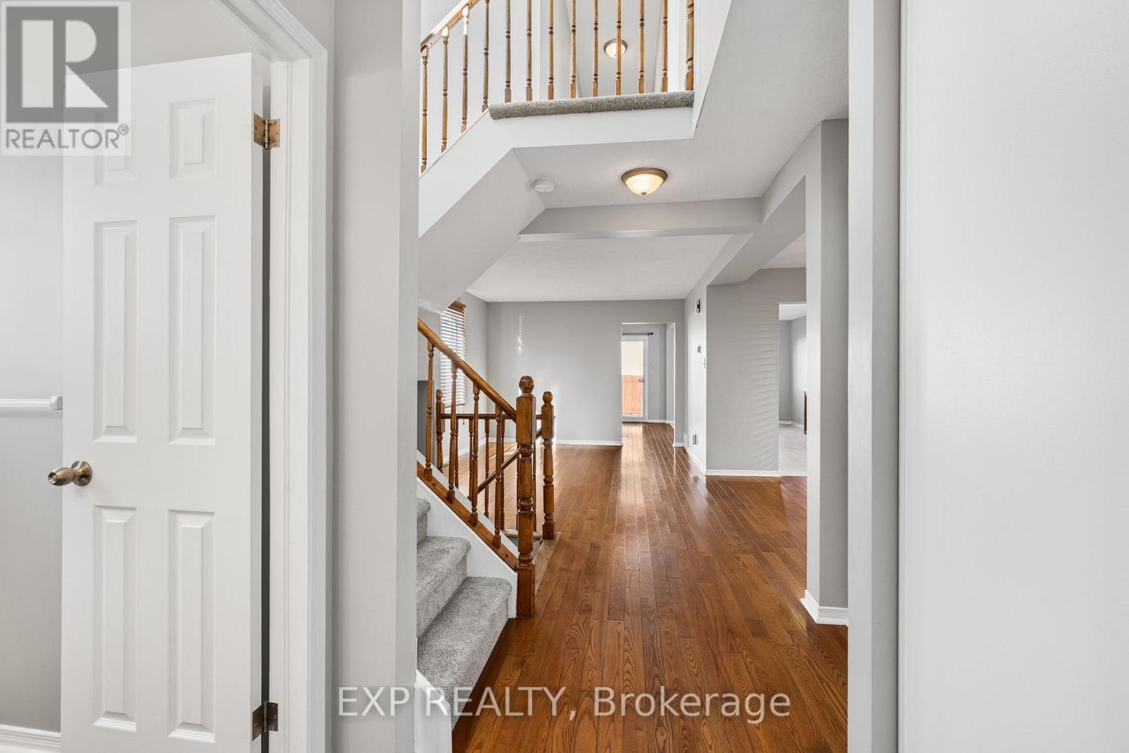 32 Peacock Crescent, Ottawa, Ontario  K2J 3P6 - Photo 4 - X12689446