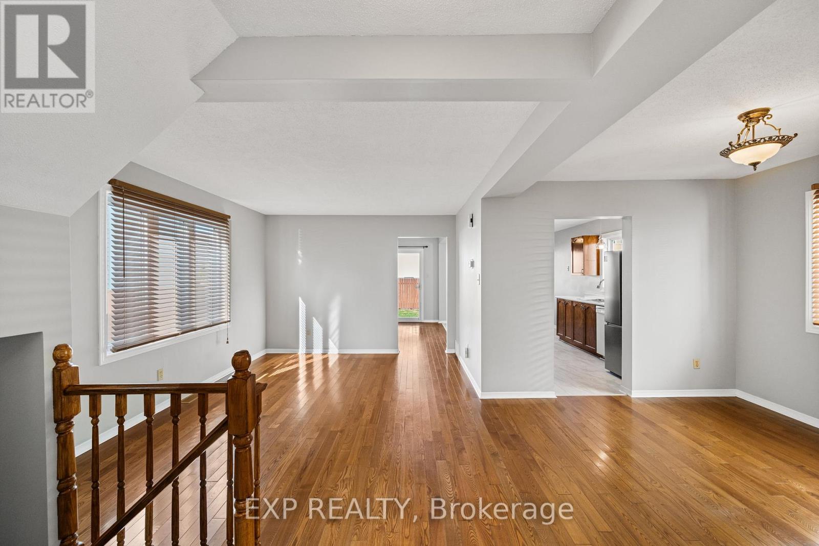 32 Peacock Crescent, Ottawa, Ontario  K2J 3P6 - Photo 6 - X12689446