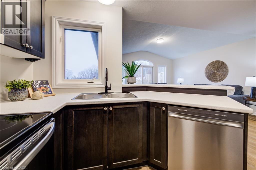 98 Colton Circle, Kitchener, Ontario  N2A 4K4 - Photo 12 - 40797650