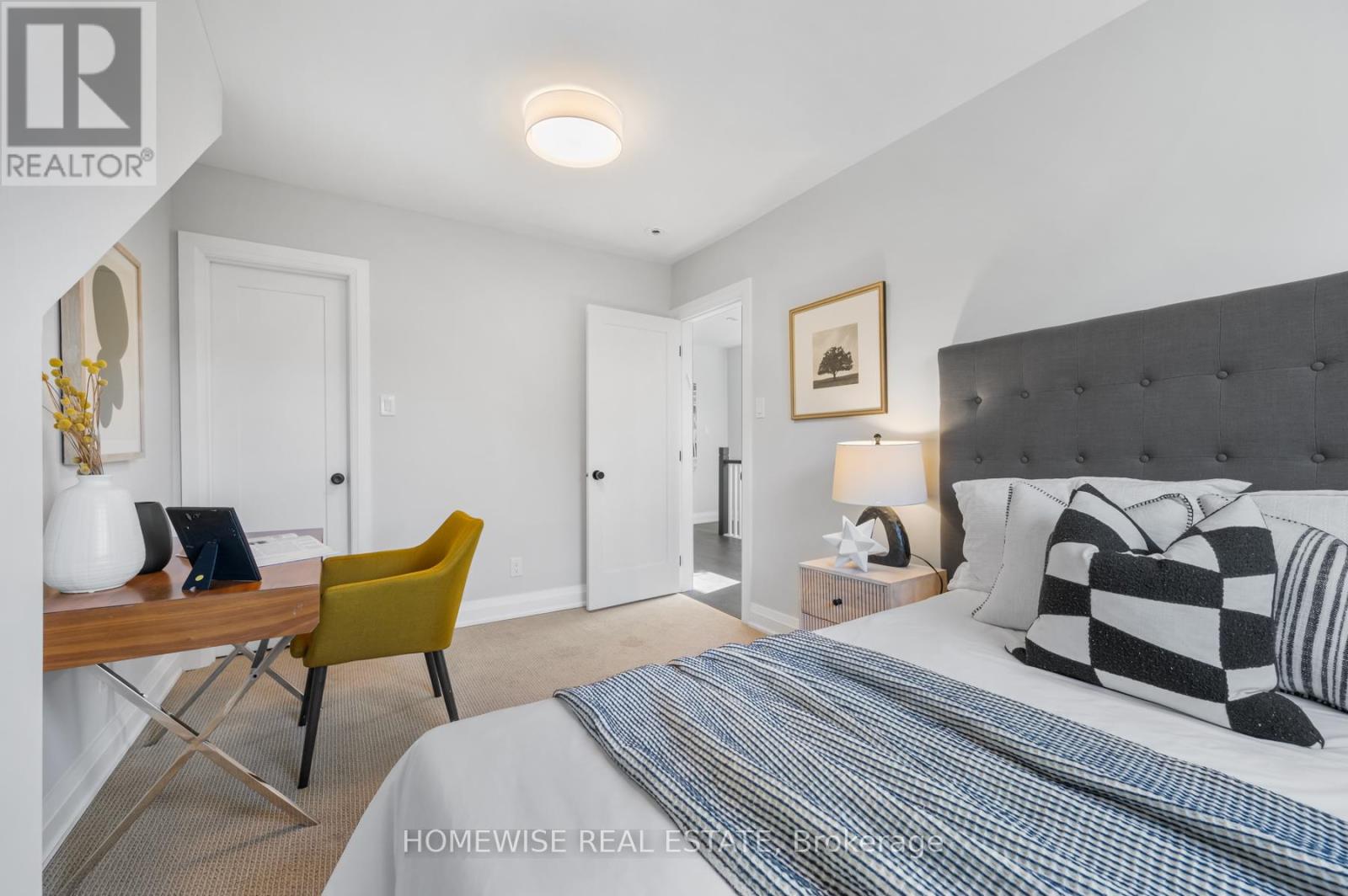 17 Earnscliffe Road, Toronto, Ontario  M6E 1J4 - Photo 25 - C12689324