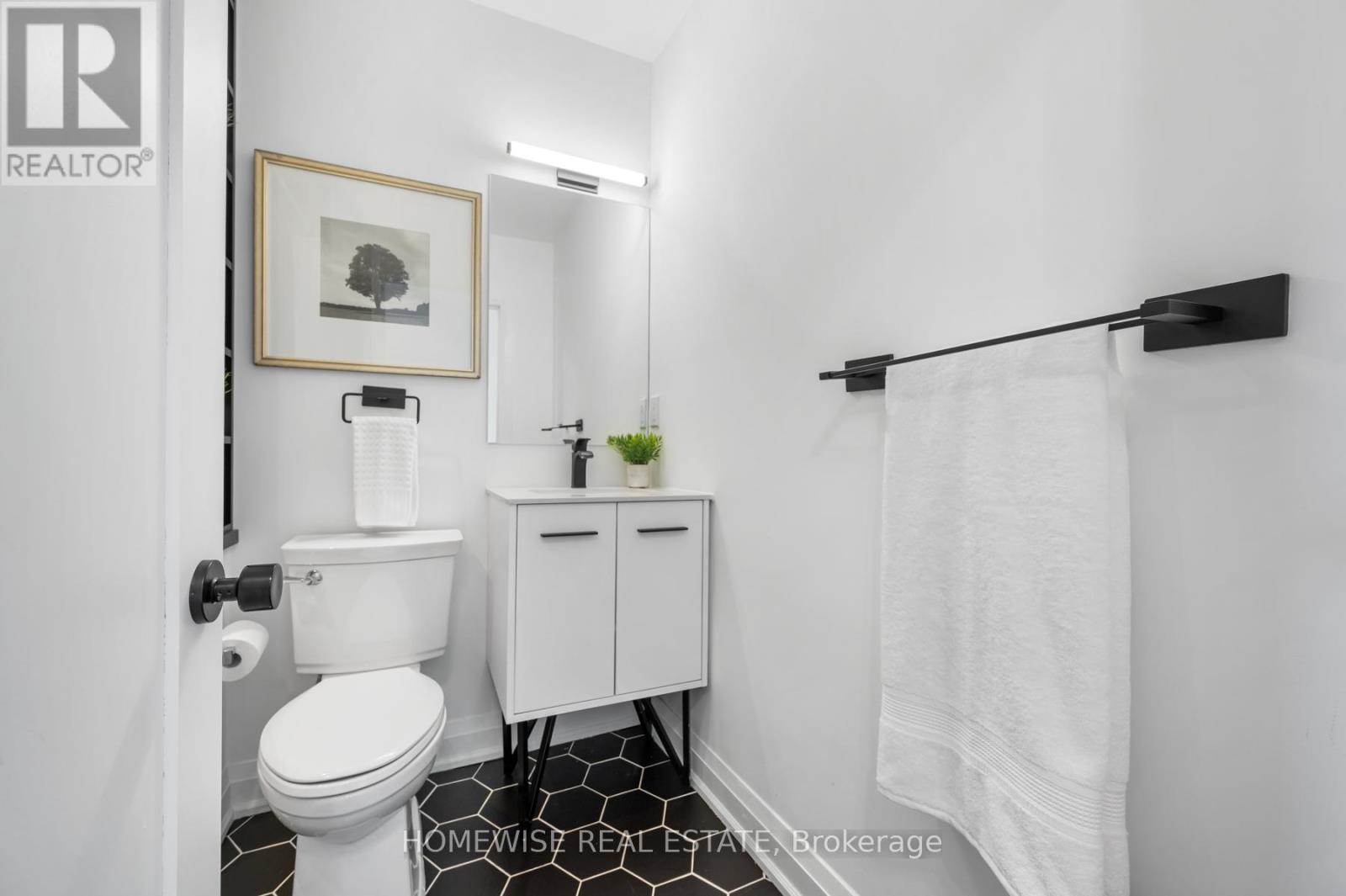 17 Earnscliffe Road, Toronto, Ontario  M6E 1J4 - Photo 27 - C12689324