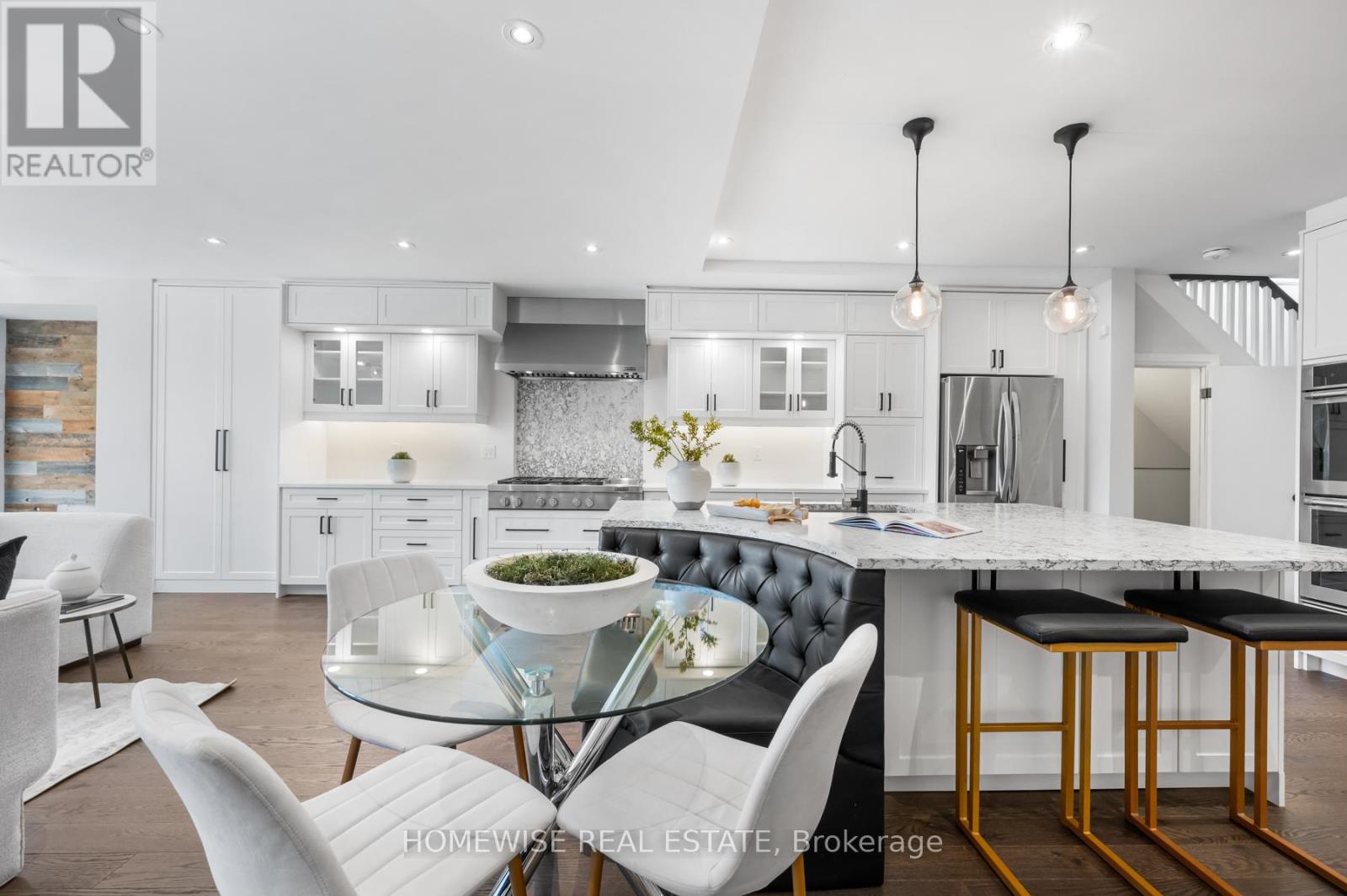 17 Earnscliffe Road, Toronto, Ontario  M6E 1J4 - Photo 3 - C12689324