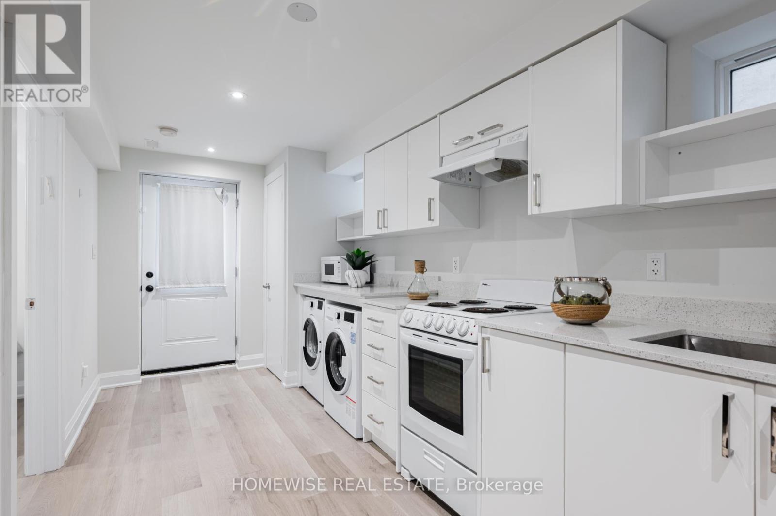 17 Earnscliffe Road, Toronto, Ontario  M6E 1J4 - Photo 39 - C12689324