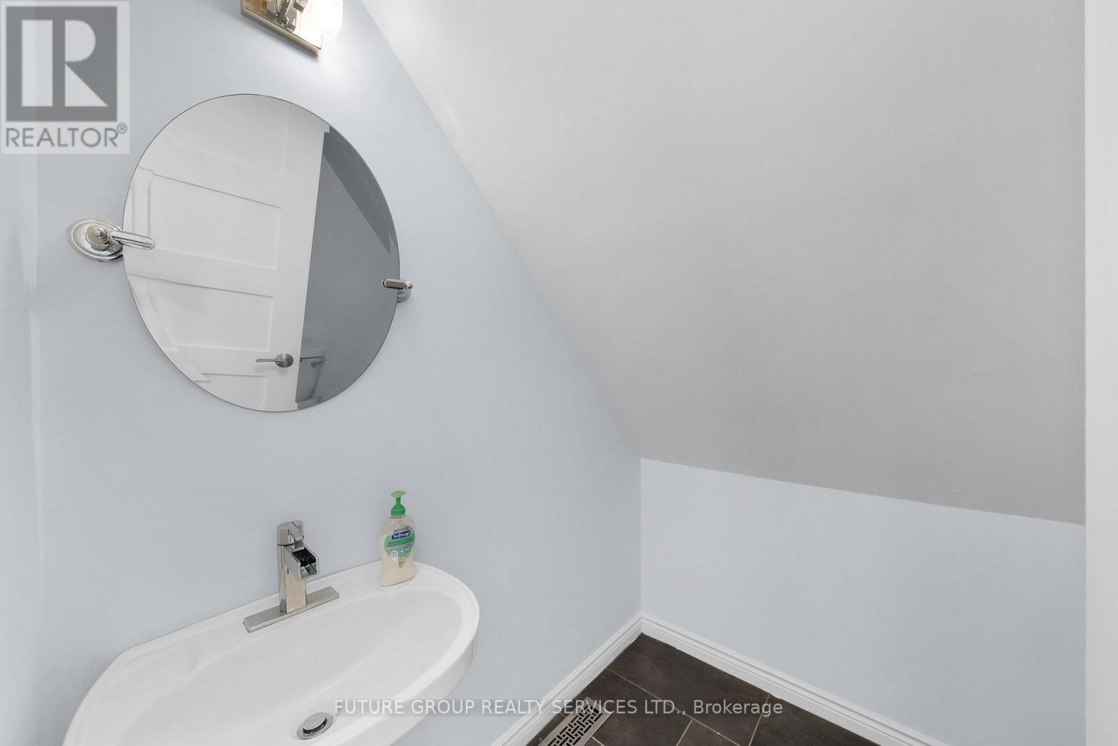 16 Bergen Upper Avenue, Toronto, Ontario  M1P 1R9 - Photo 11 - E12689450