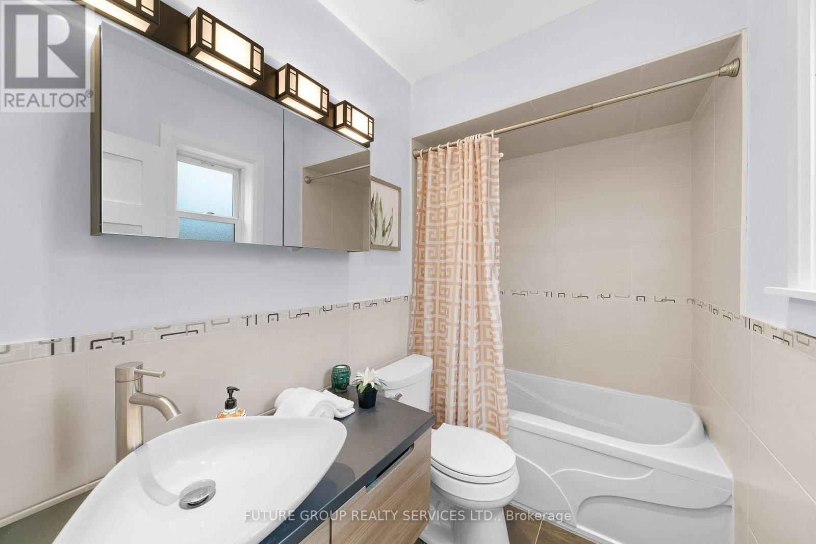 16 Bergen Upper Avenue, Toronto, Ontario  M1P 1R9 - Photo 14 - E12689450