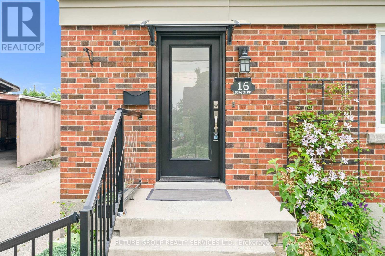 16 Bergen Upper Avenue, Toronto, Ontario  M1P 1R9 - Photo 2 - E12689450