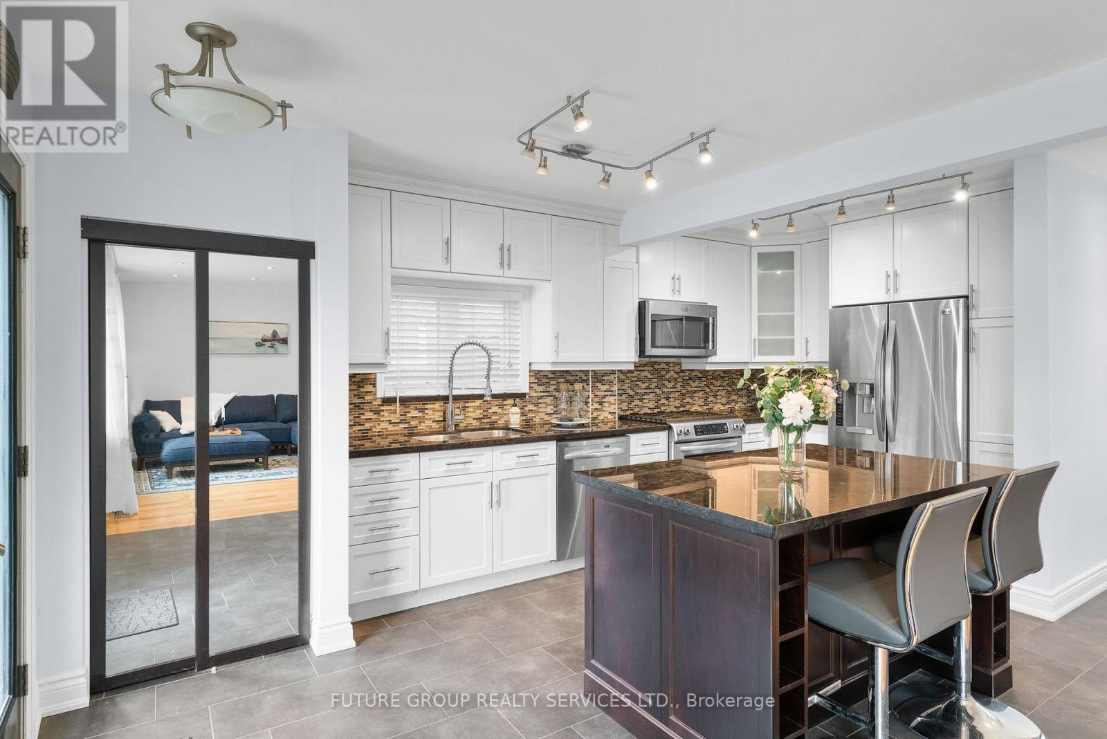 16 Bergen Upper Avenue, Toronto, Ontario  M1P 1R9 - Photo 4 - E12689450