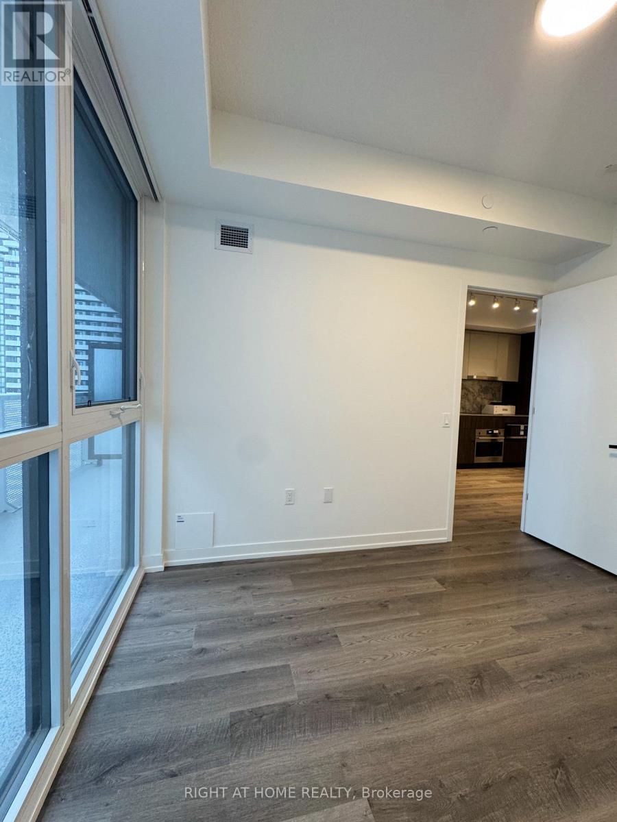 3810 - 8 Interchange Way, Vaughan, Ontario  L4K 0R2 - Photo 12 - N12689302