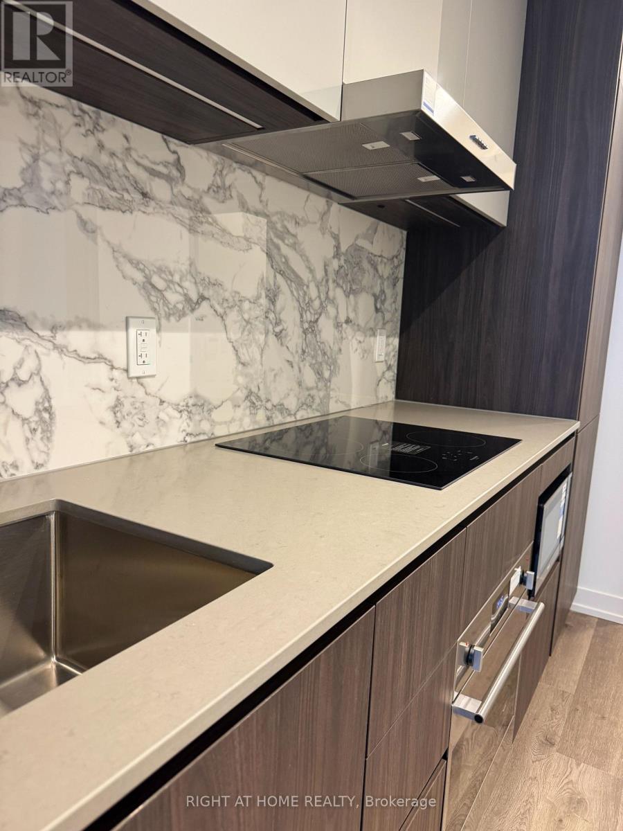 3810 - 8 Interchange Way, Vaughan, Ontario  L4K 0R2 - Photo 17 - N12689302