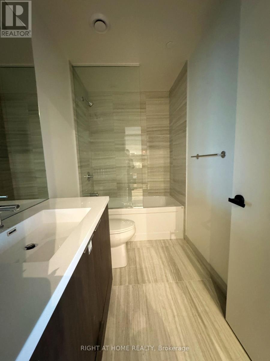 3810 - 8 Interchange Way, Vaughan, Ontario  L4K 0R2 - Photo 21 - N12689302