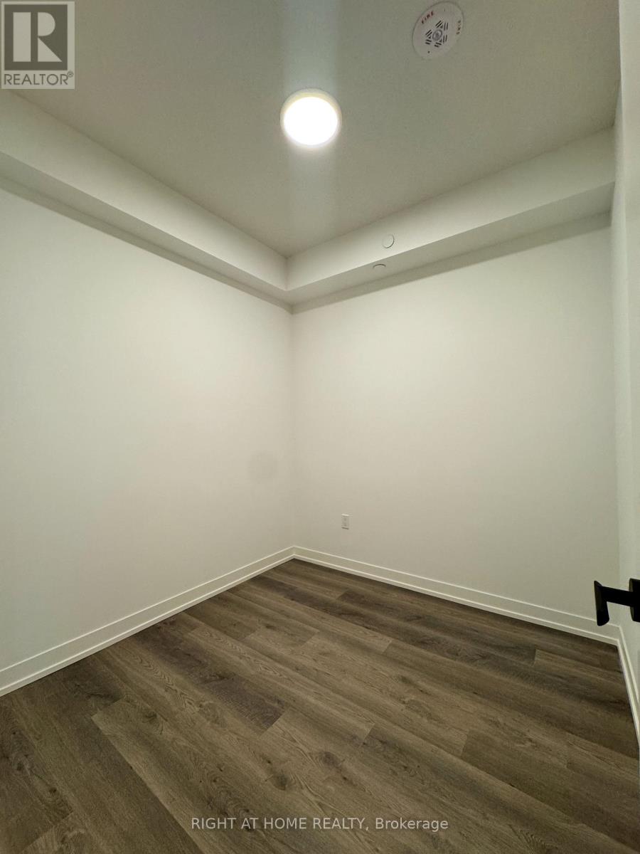 3810 - 8 Interchange Way, Vaughan, Ontario  L4K 0R2 - Photo 7 - N12689302