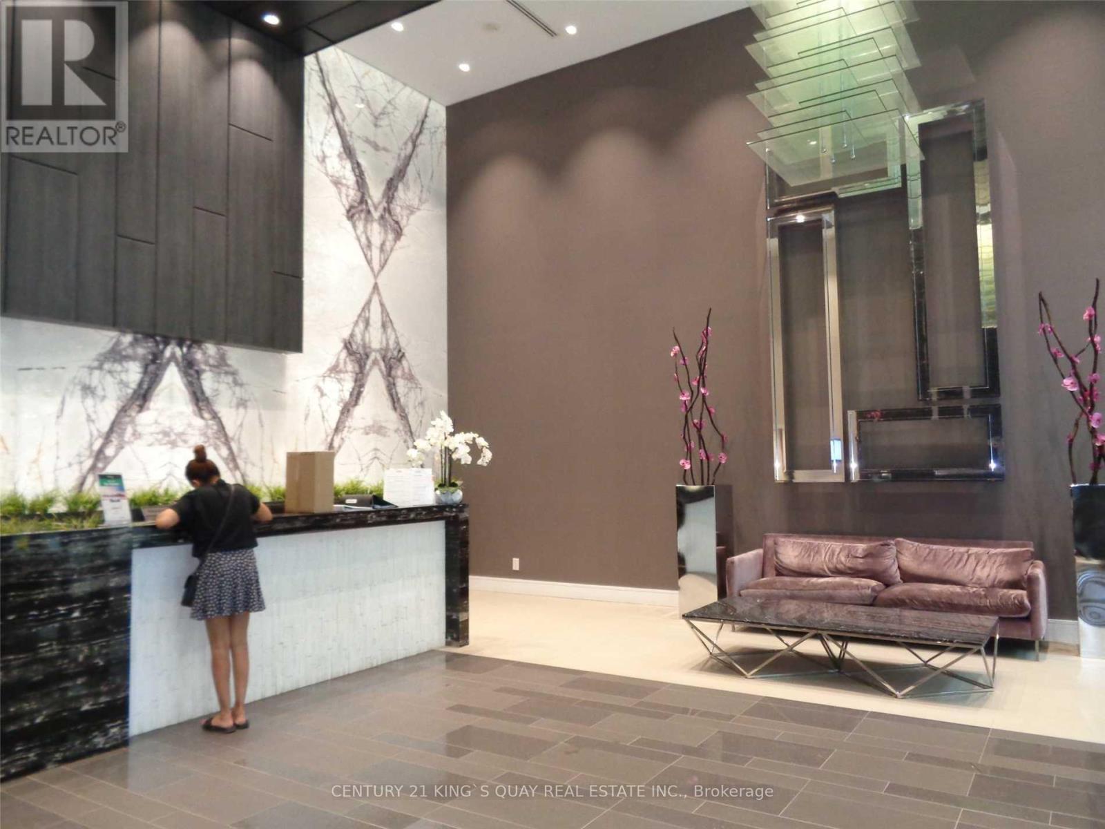 911 - 9205 Yonge Street, Richmond Hill, Ontario  L4C 1V5 - Photo 1 - N12689332