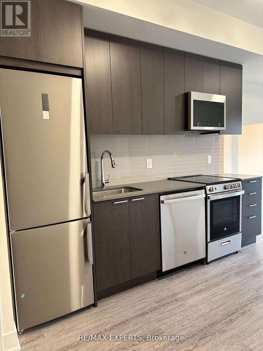 606 - 185 Deerfield Road, Newmarket, Ontario  L3Y 0G7 - Photo 2 - N12689342