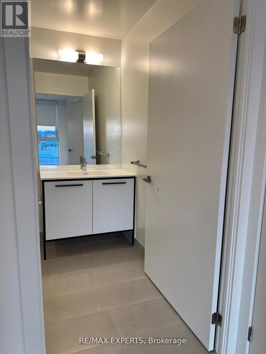 606 - 185 Deerfield Road, Newmarket, Ontario  L3Y 0G7 - Photo 6 - N12689342