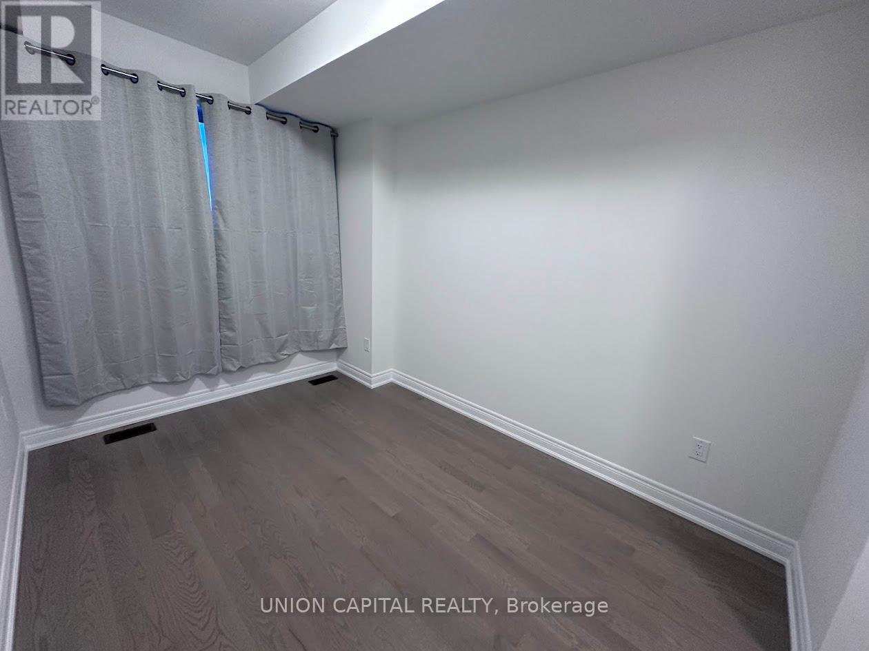 555 Vine Cliff Boulevard, Markham, Ontario  L6C 3N4 - Photo 2 - N12689400