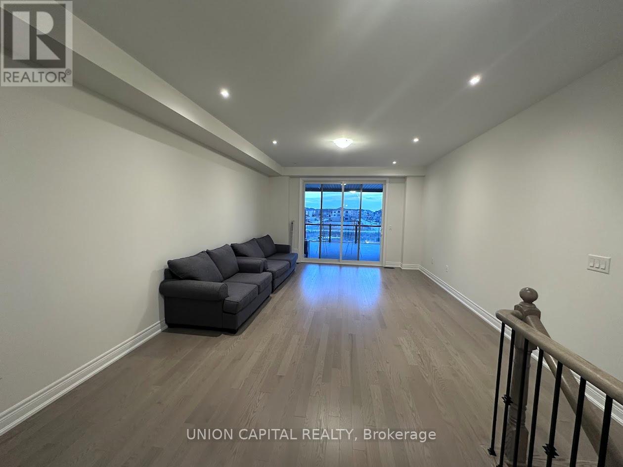 555 Vine Cliff Boulevard, Markham, Ontario  L6C 3N4 - Photo 5 - N12689400