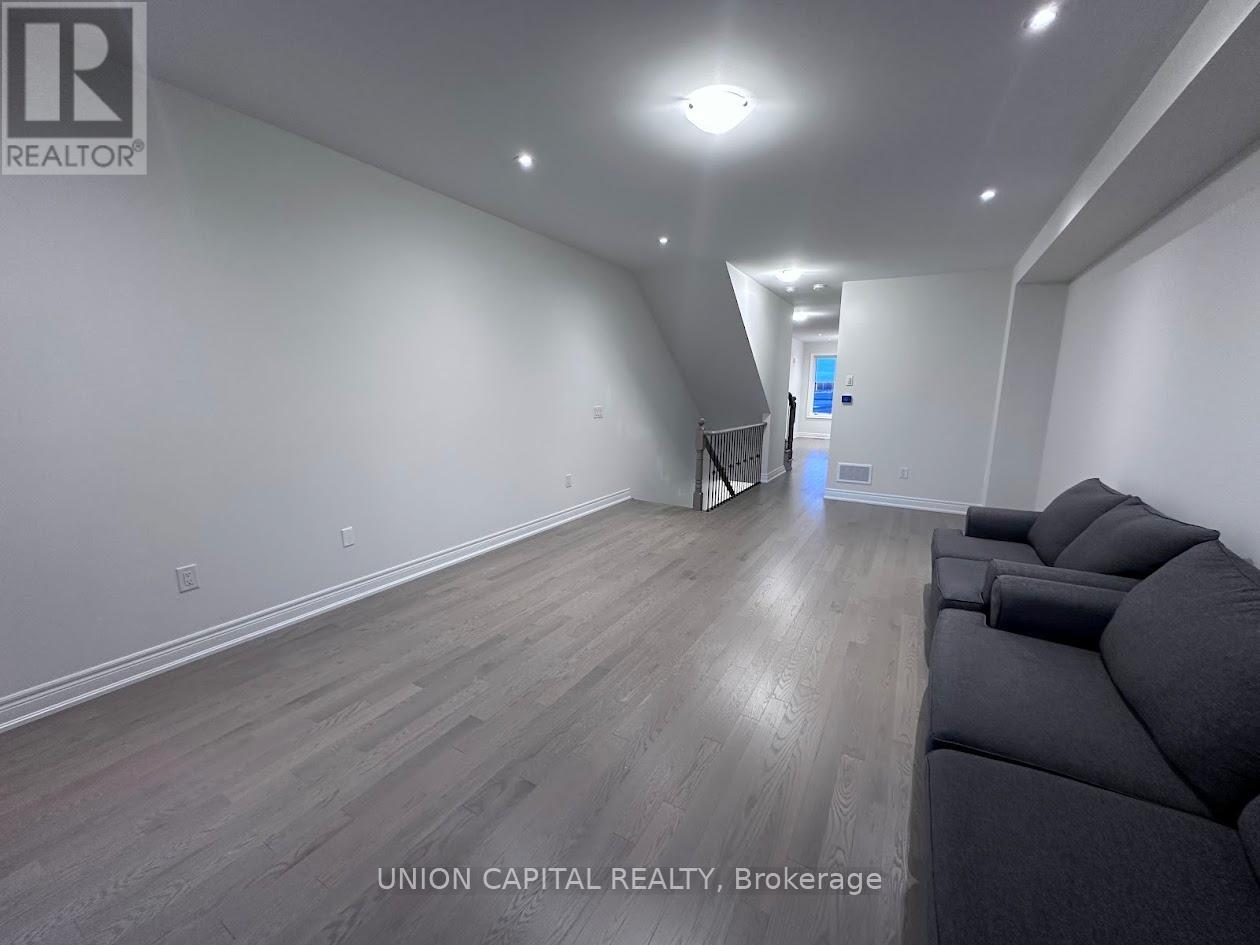 555 Vine Cliff Boulevard, Markham, Ontario  L6C 3N4 - Photo 6 - N12689400