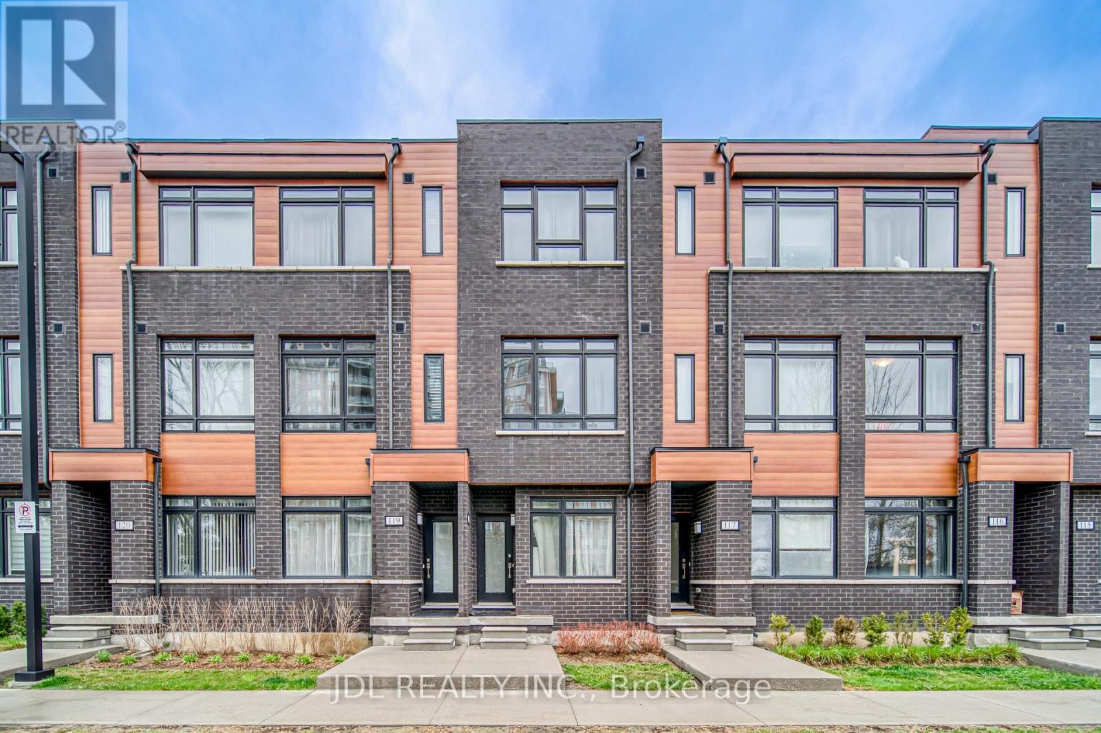 118 - 370D RED MAPLE ROAD, Richmond Hill, Ontario