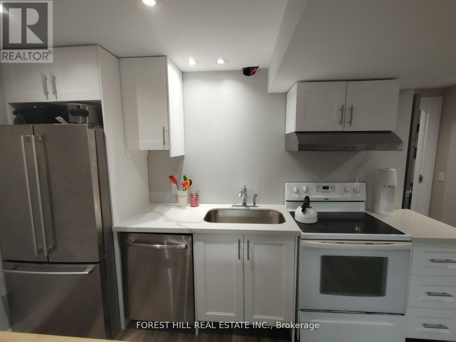 L-2 - 181 North Service Road E, Oakville, Ontario  L6H 1A4 - Photo 6 - W12689312