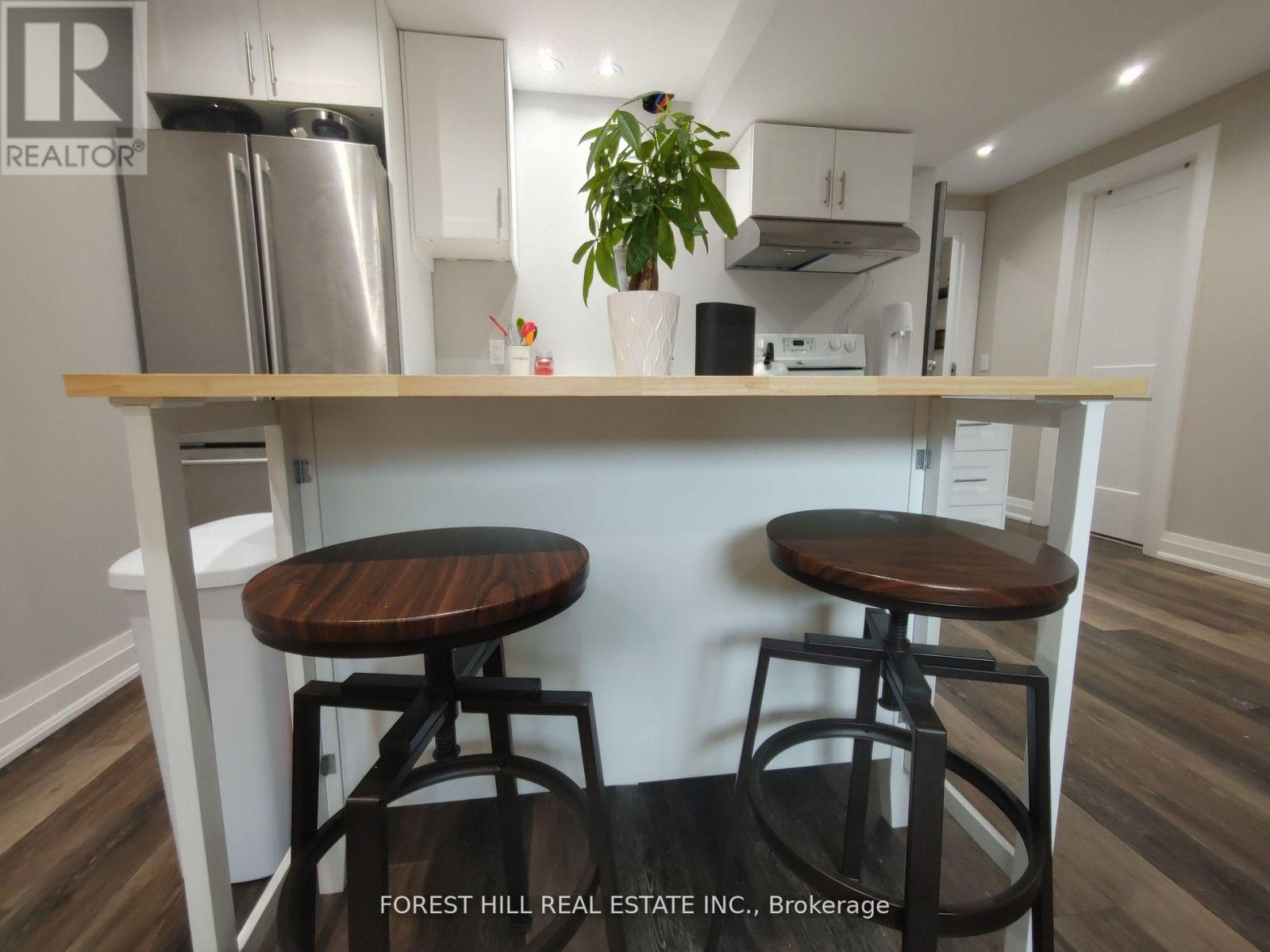 L-2 - 181 North Service Road E, Oakville, Ontario  L6H 1A4 - Photo 7 - W12689312