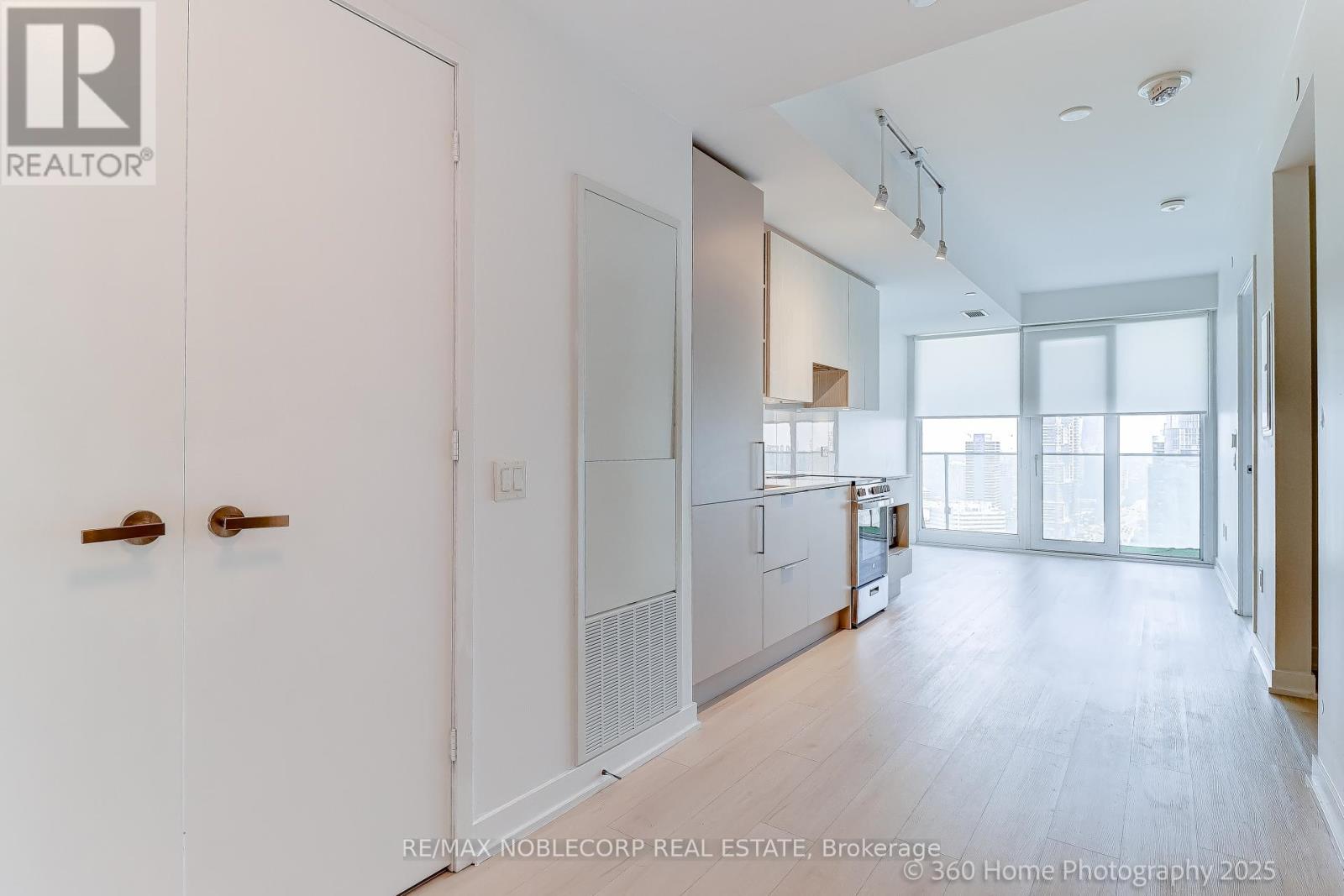 2912 - 3900 Confederation Parkway, Mississauga, Ontario  L5B 0M3 - Photo 24 - W12689336