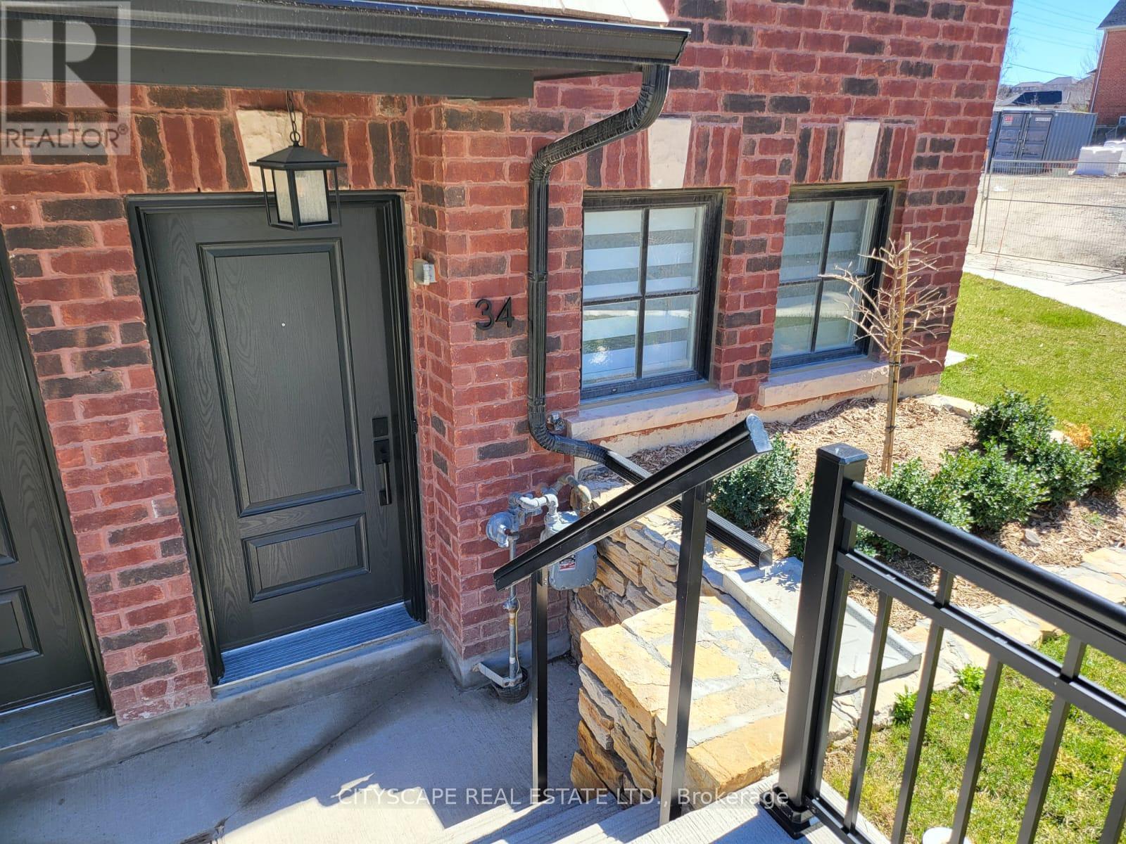 34 - 20 Lunar Crescent, Mississauga, Ontario  L5M 2R5 - Photo 2 - W12689340