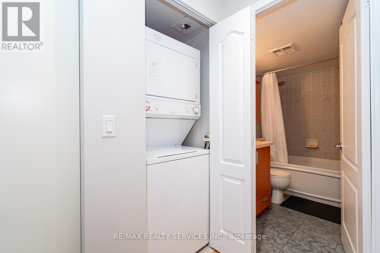 1403 - 33 Elm Drive, Mississauga, Ontario  L5B 4M2 - Photo 34 - W12689392