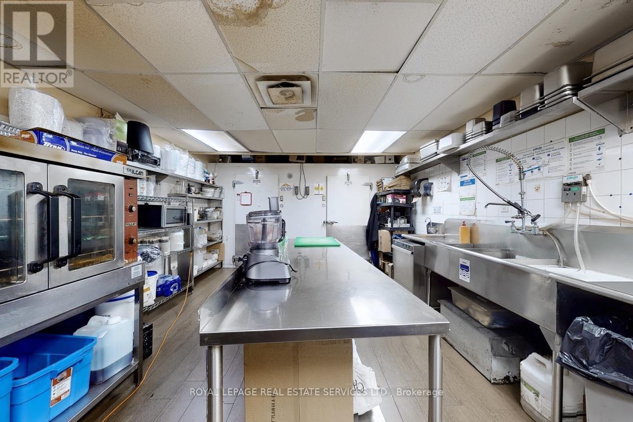 2184 Bloor Street W, Toronto, Ontario  M6S 1N3 - Photo 21 - W12689428