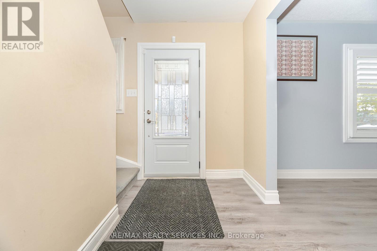 84 Sutherland Avenue, Brampton, Ontario  L6V 2H7 - Photo 8 - W12689448