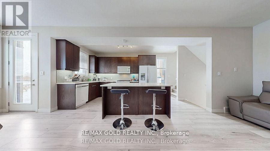 997 West Village Square, London North, Ontario  N6H 0J7 - Photo 12 - X12689328