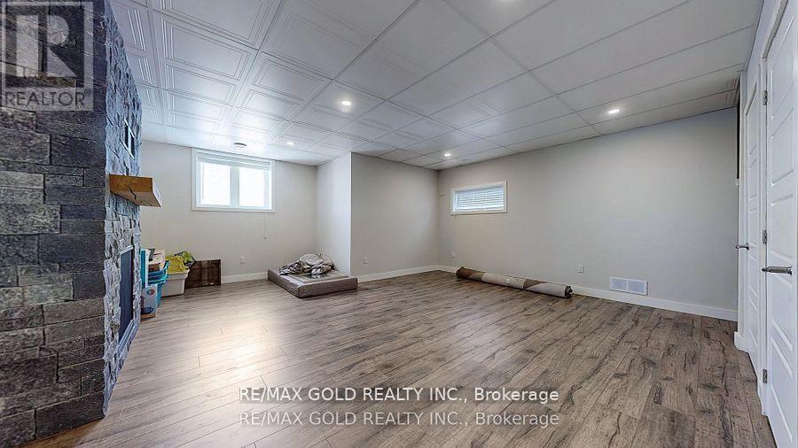 997 West Village Square, London North, Ontario  N6H 0J7 - Photo 36 - X12689328