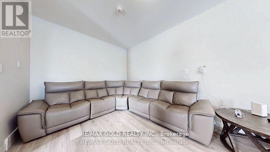 997 West Village Square, London North, Ontario  N6H 0J7 - Photo 6 - X12689328