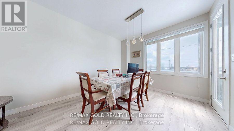 997 West Village Square, London North, Ontario  N6H 0J7 - Photo 8 - X12689328