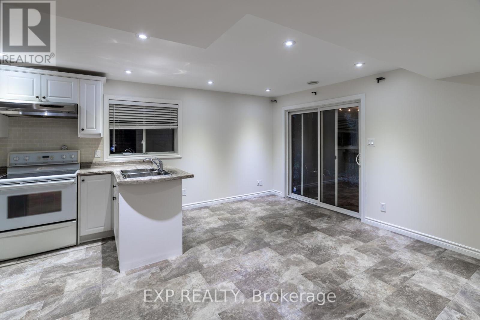 35 Hummingbird Lane, St. Thomas, Ontario  N5R 6L8 - Photo 3 - X12689386