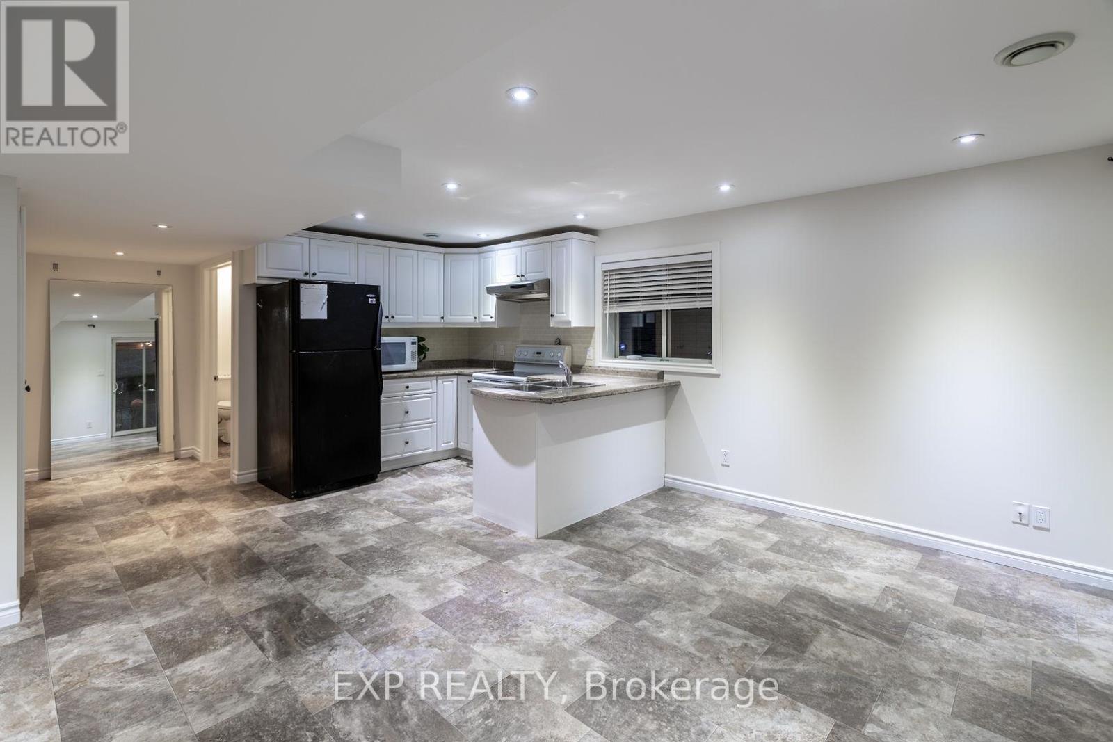 35 Hummingbird Lane, St. Thomas, Ontario  N5R 6L8 - Photo 5 - X12689386