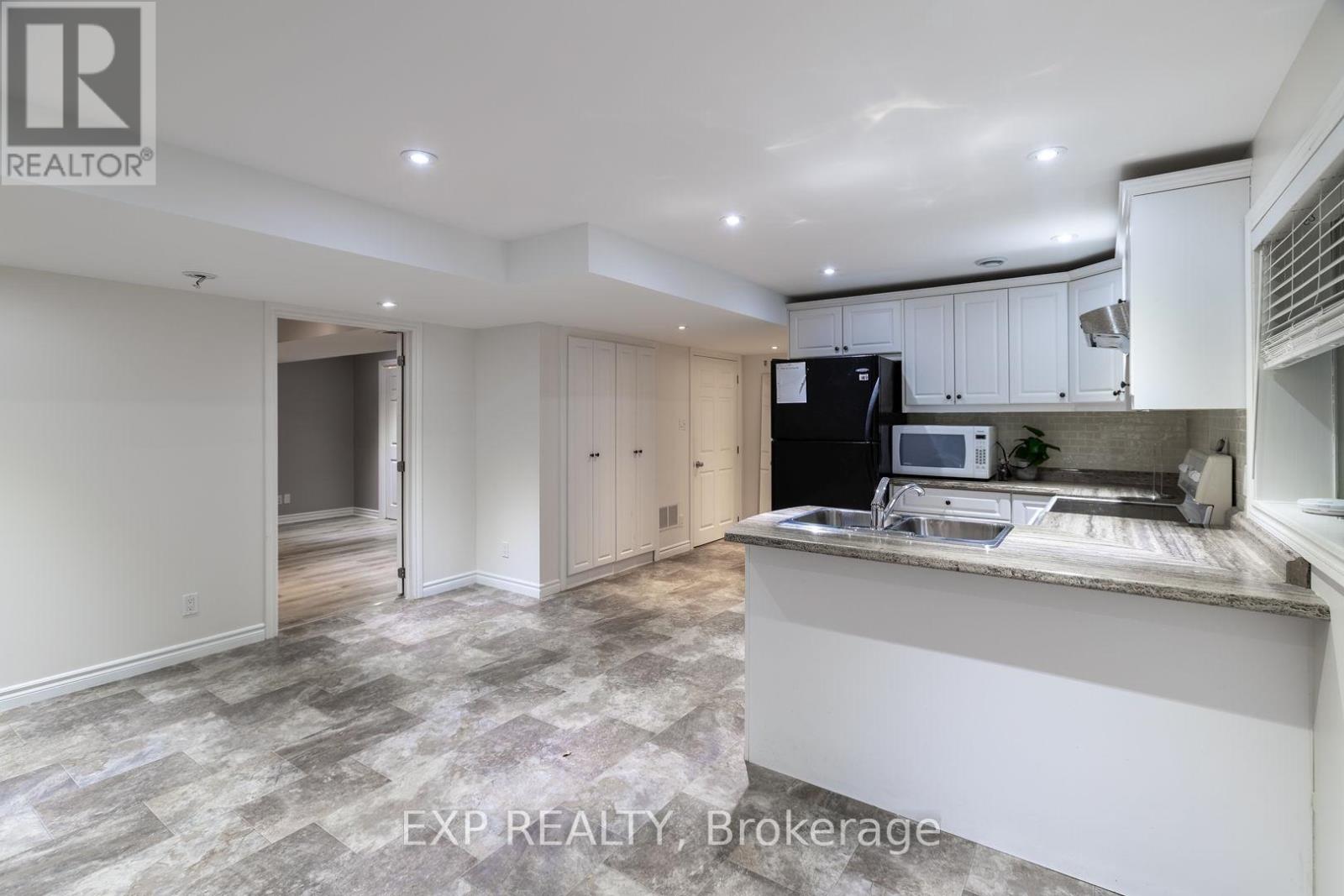 35 Hummingbird Lane, St. Thomas, Ontario  N5R 6L8 - Photo 6 - X12689386