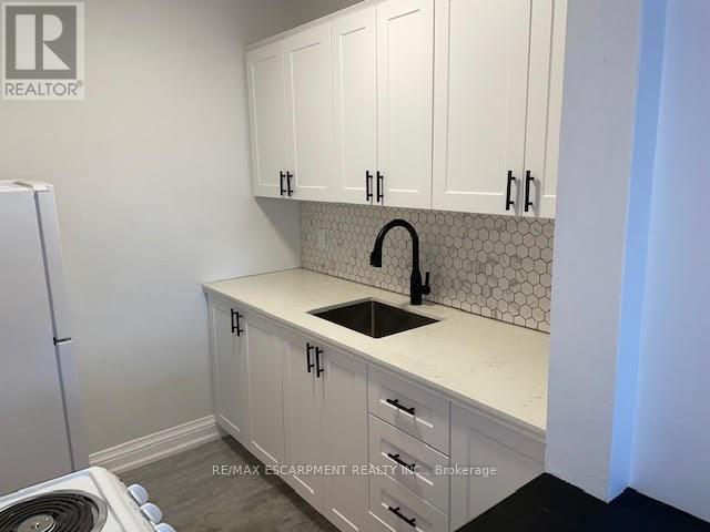 211 - 37 Mericourt Road, Hamilton, Ontario  L8S 2N5 - Photo 8 - X12689416