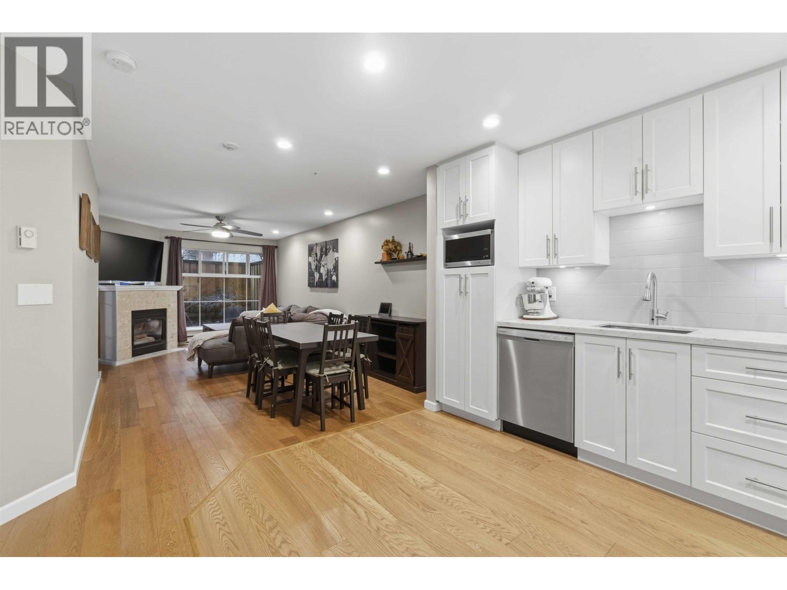 111 2678 Dixon Street, Port Coquitlam, British Columbia  V3C 6L7 - Photo 3 - R3078304