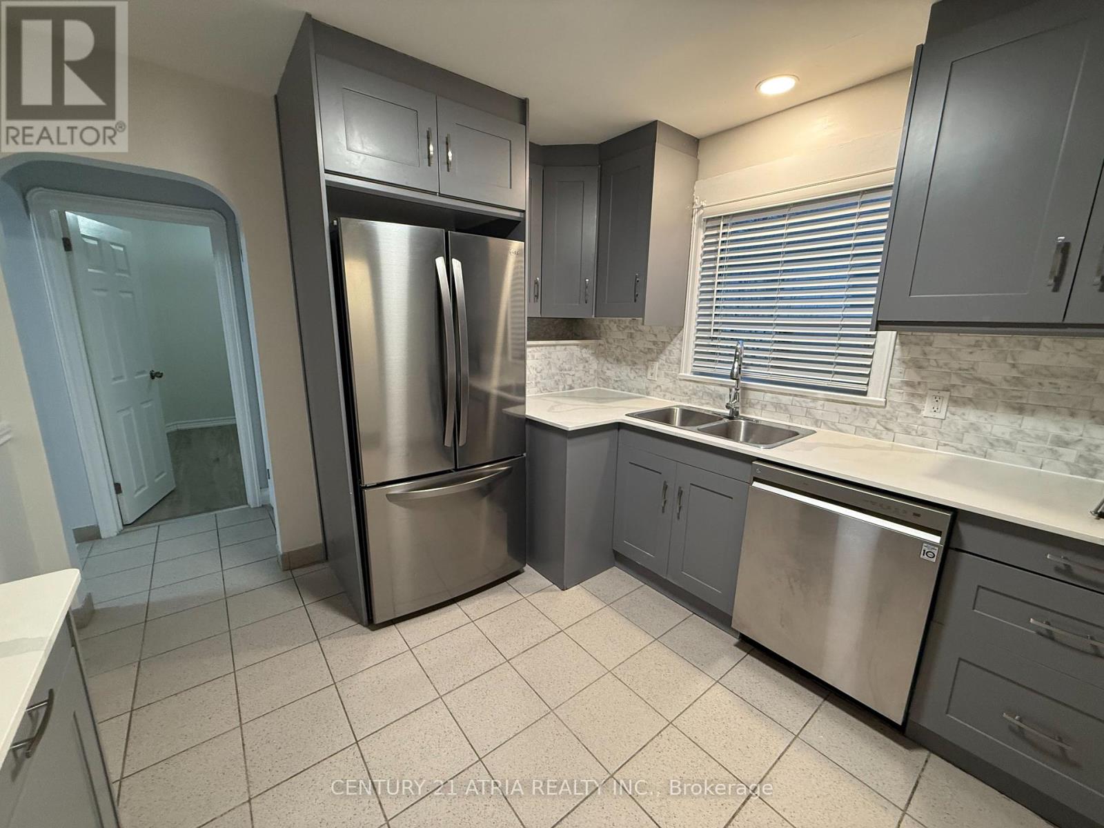 76 Holmstead Avenue, Toronto, Ontario  M4B 1T2 - Photo 2 - E12687044