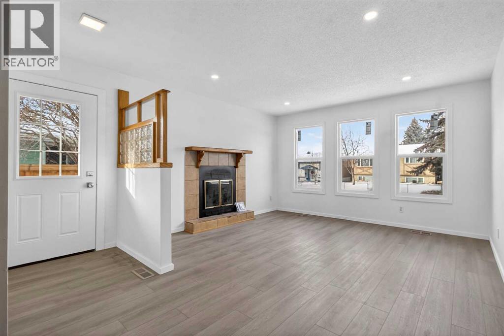 3283 Dover Ridge Drive Se, Calgary, Alberta  T2B 2A8 - Photo 3 - A2278584