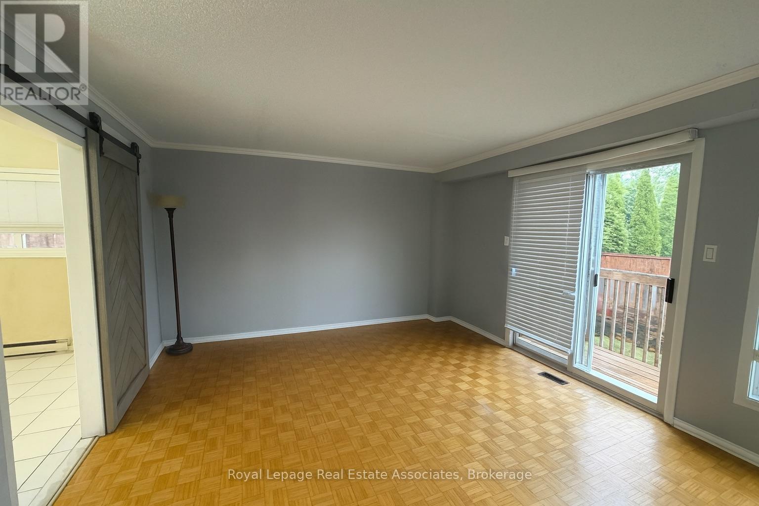 7156 Sandhurst Drive, Mississauga, Ontario  L5N 7H1 - Photo 4 - W12555730