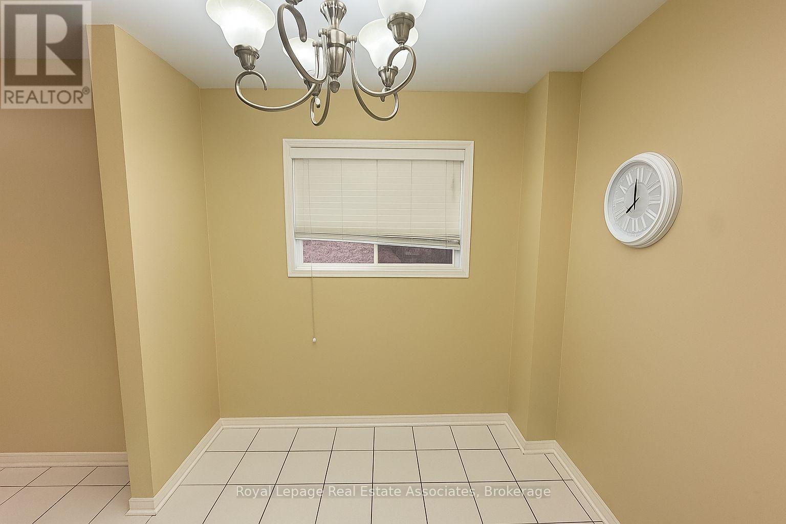 7156 Sandhurst Drive, Mississauga, Ontario  L5N 7H1 - Photo 2 - W12555730