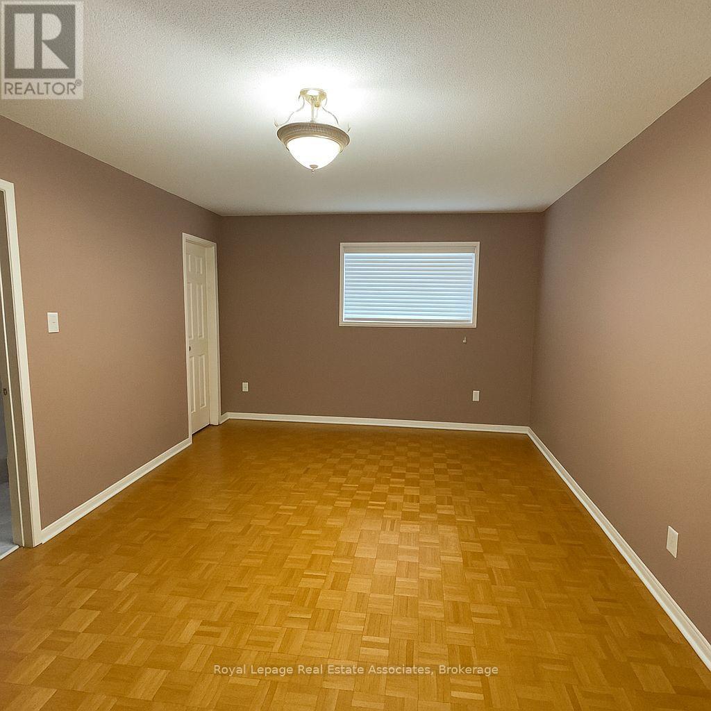 7156 Sandhurst Drive, Mississauga, Ontario  L5N 7H1 - Photo 6 - W12555730