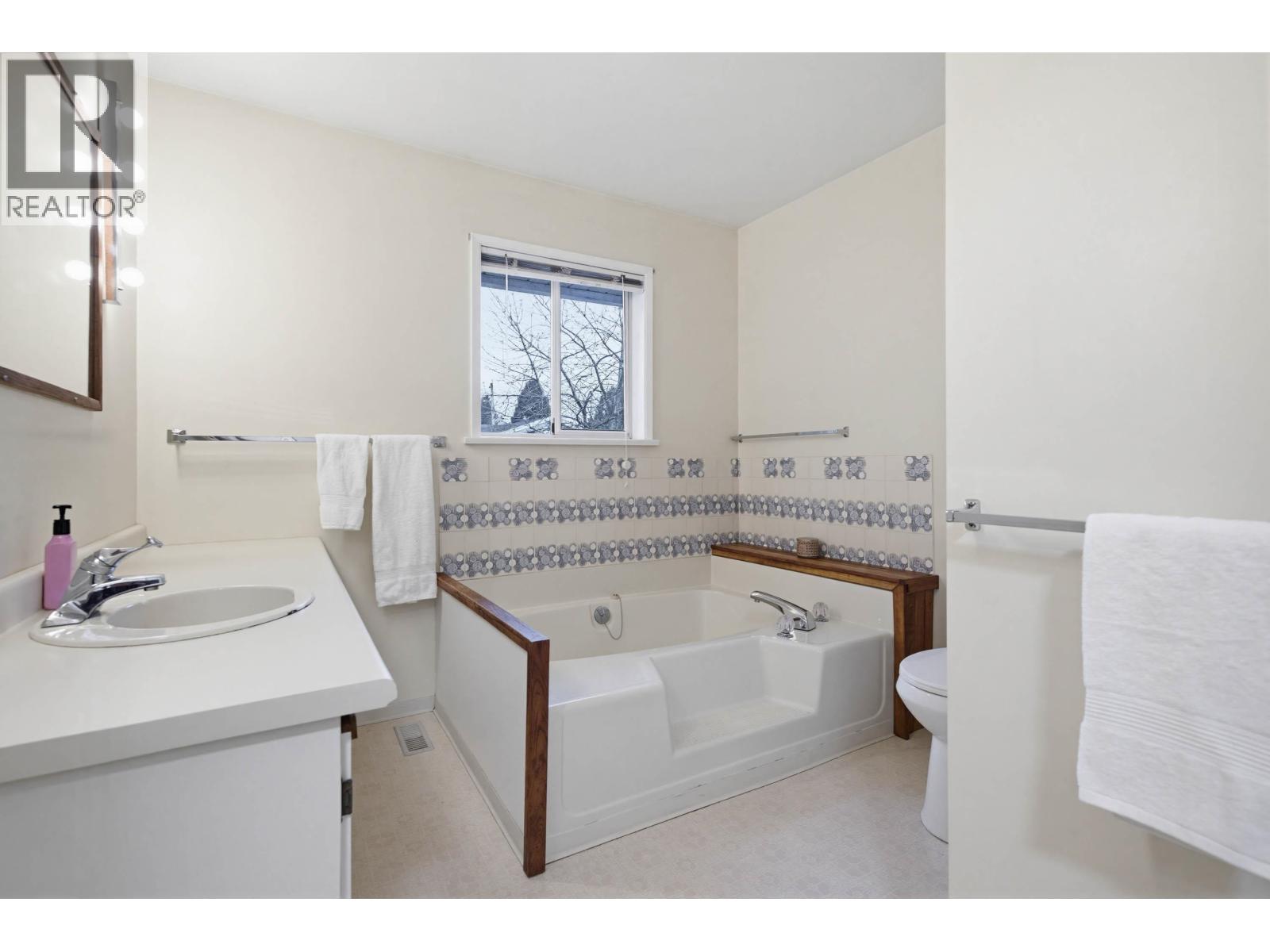 19475 116b Avenue, Pitt Meadows, British Columbia  V3Y 1G1 - Photo 14 - R3078212