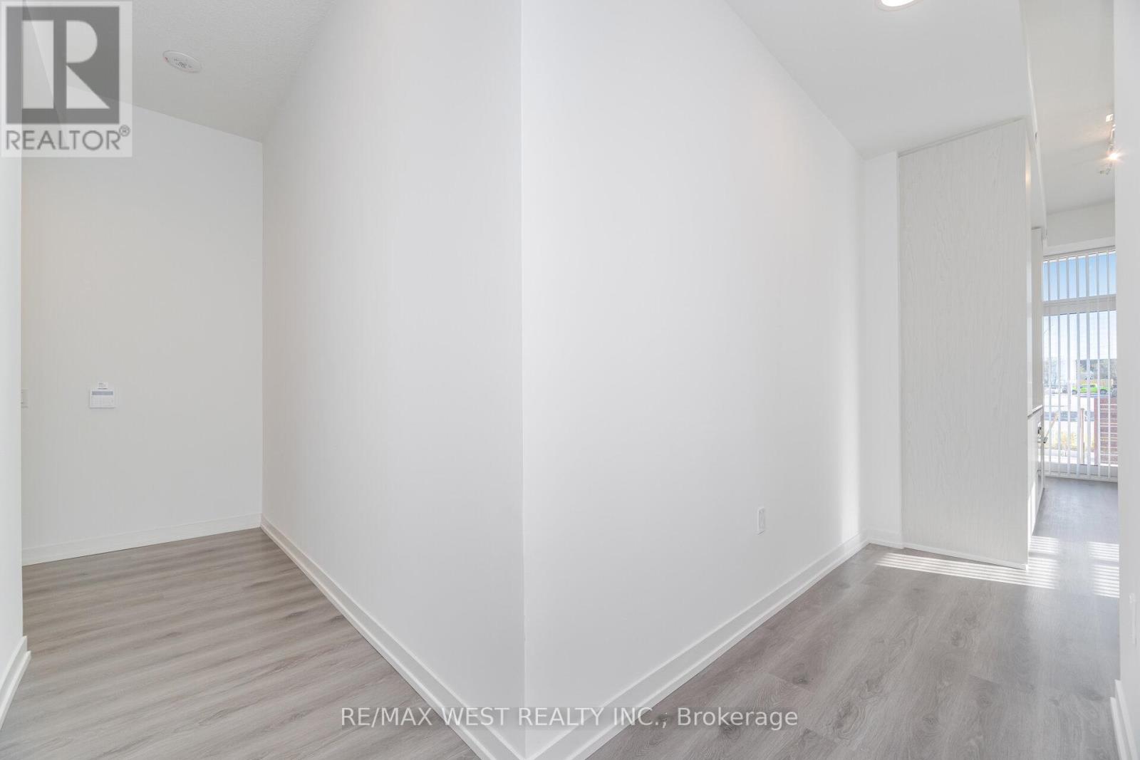 106 - 28 Interchange Way, Vaughan, Ontario  L4K 0P8 - Photo 5 - N12689468