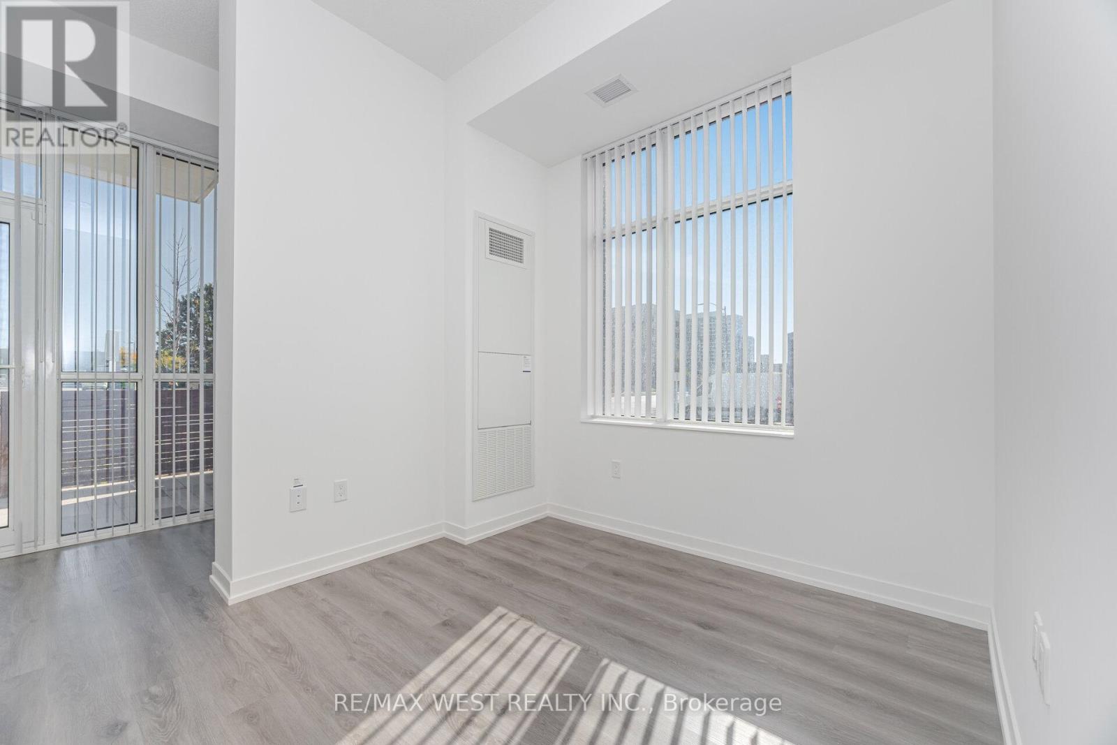 106 - 28 Interchange Way, Vaughan, Ontario  L4K 0P8 - Photo 9 - N12689468