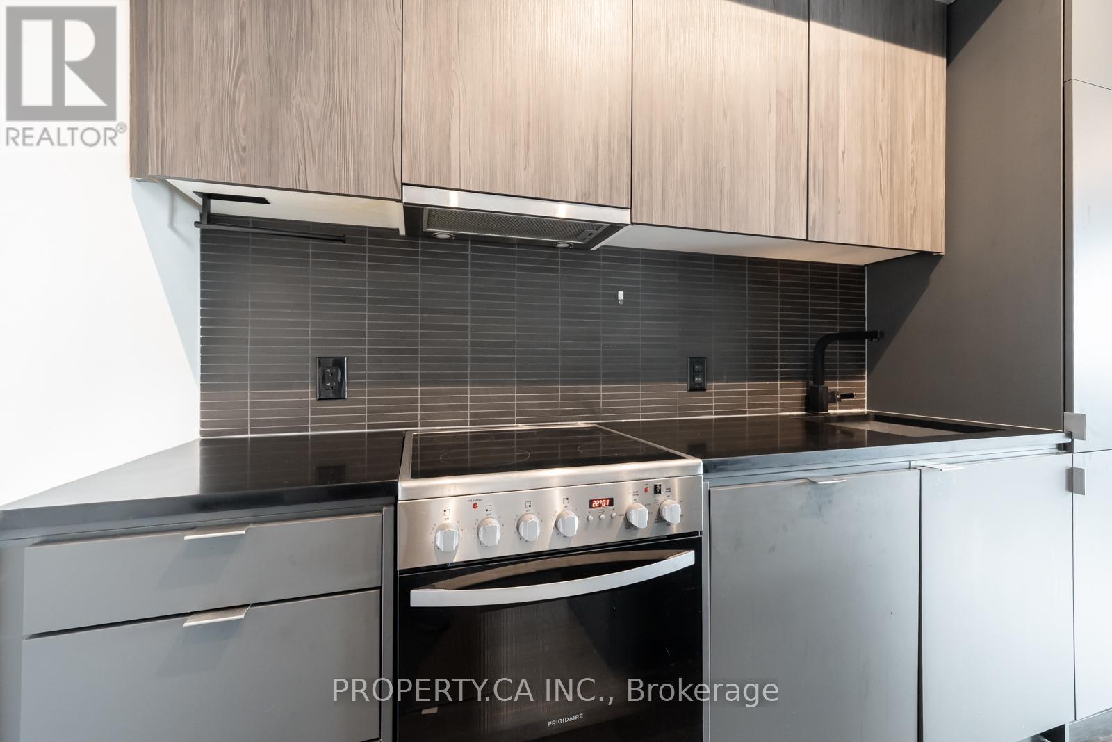 212 - 7 Smith Crescent, Toronto, Ontario  M8Z 0G3 - Photo 11 - W12689462