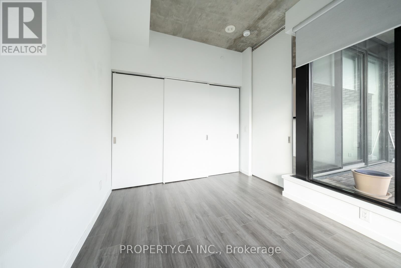212 - 7 Smith Crescent, Toronto, Ontario  M8Z 0G3 - Photo 3 - W12689462