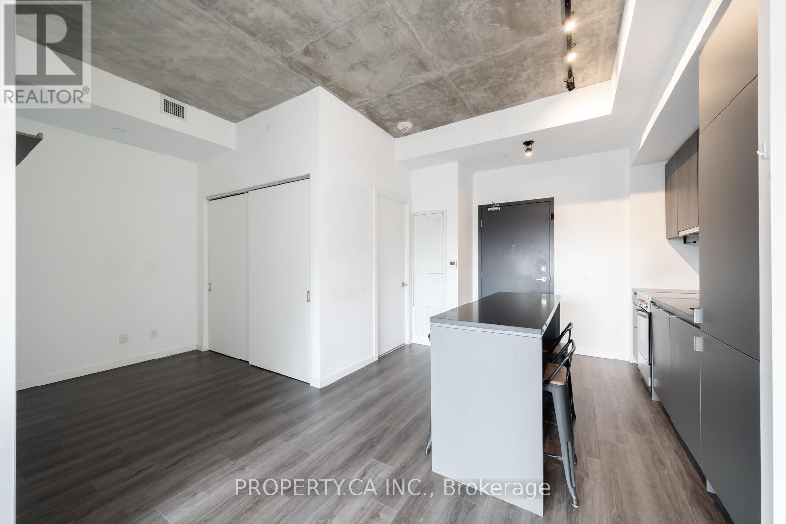 212 - 7 Smith Crescent, Toronto, Ontario  M8Z 0G3 - Photo 8 - W12689462