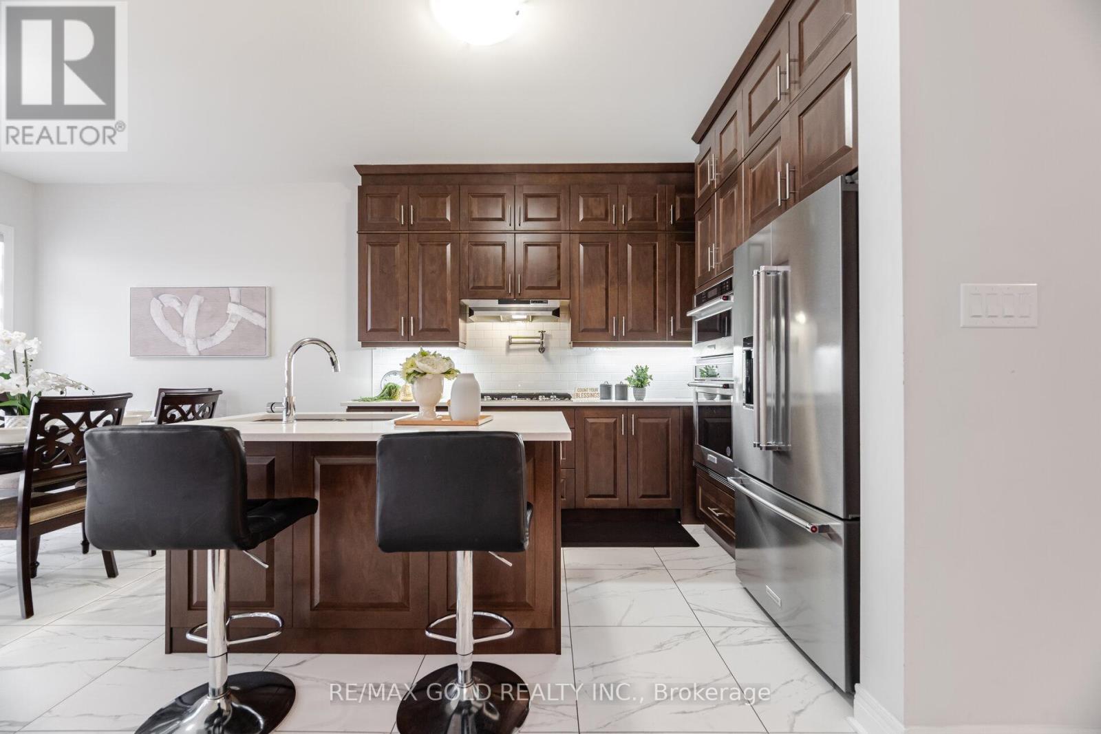 15 Duxbury Road, Brampton, Ontario  L6R 4E3 - Photo 10 - W12689486